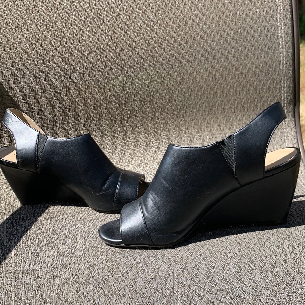 Leather pump bandolino sandals. Women’s 8